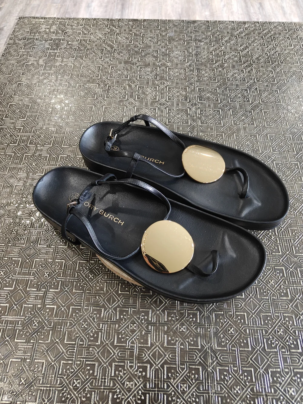 🐢 Tory Burch Patos Disk Black and Gold Leather Sandals. Size 9.5